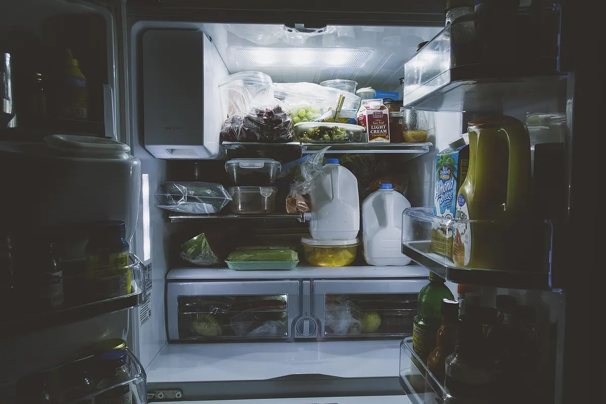 How to Clean and Organise a Fridge Before the Weekly Shop