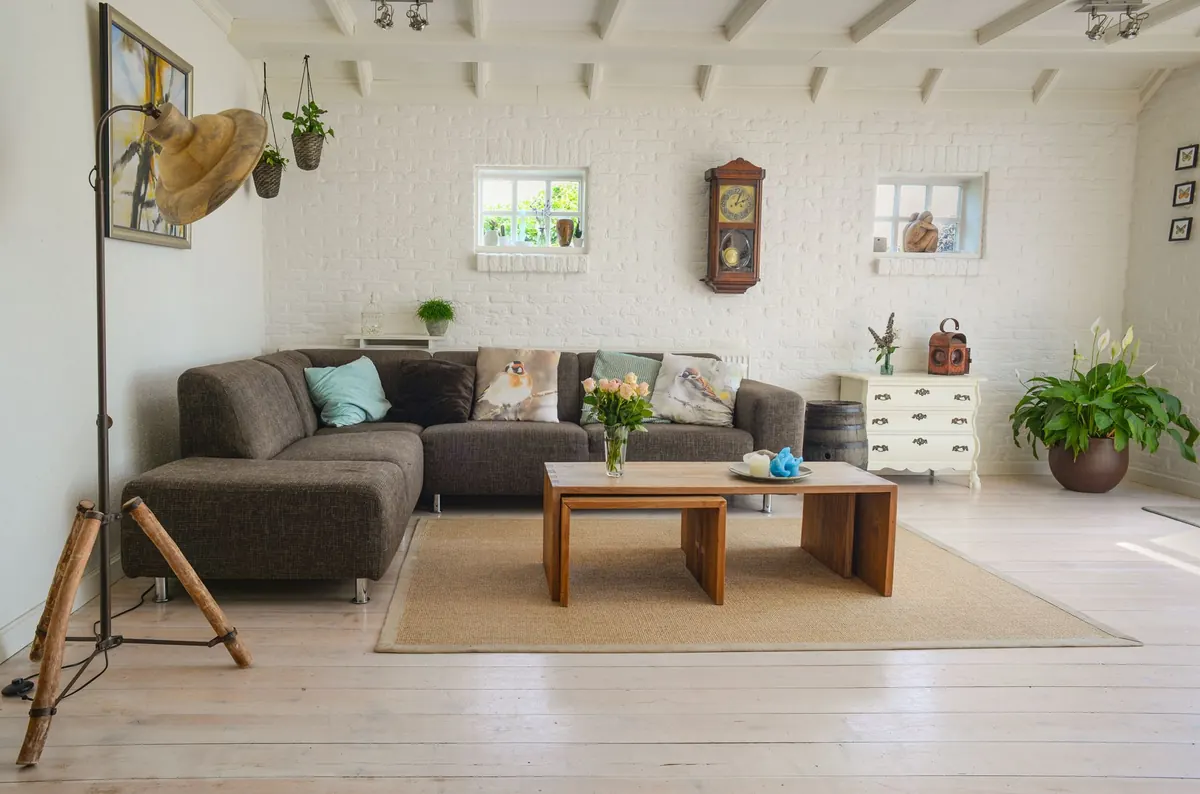 Rented Flat Decor: How to Style a Living Room Without Drilling
